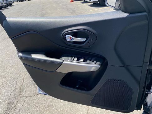 Used 2019 Jeep Cherokee Limited AWD/4WD image 21