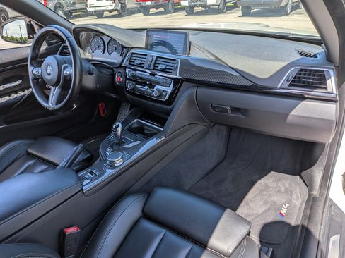 Used 2018 BMW M4 Convertible RWD image 16