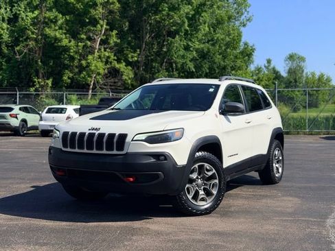 Used 2019 Jeep Cherokee Trailhawk w/ Cold Weather Group AWD/4WD image 2