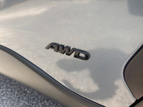 Used 2024 Toyota Corolla Cross SE image 18