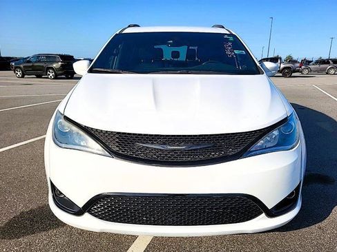 Used 2019 Chrysler Pacifica Touring-L Plus w/ S Appearance Package FWD image 2