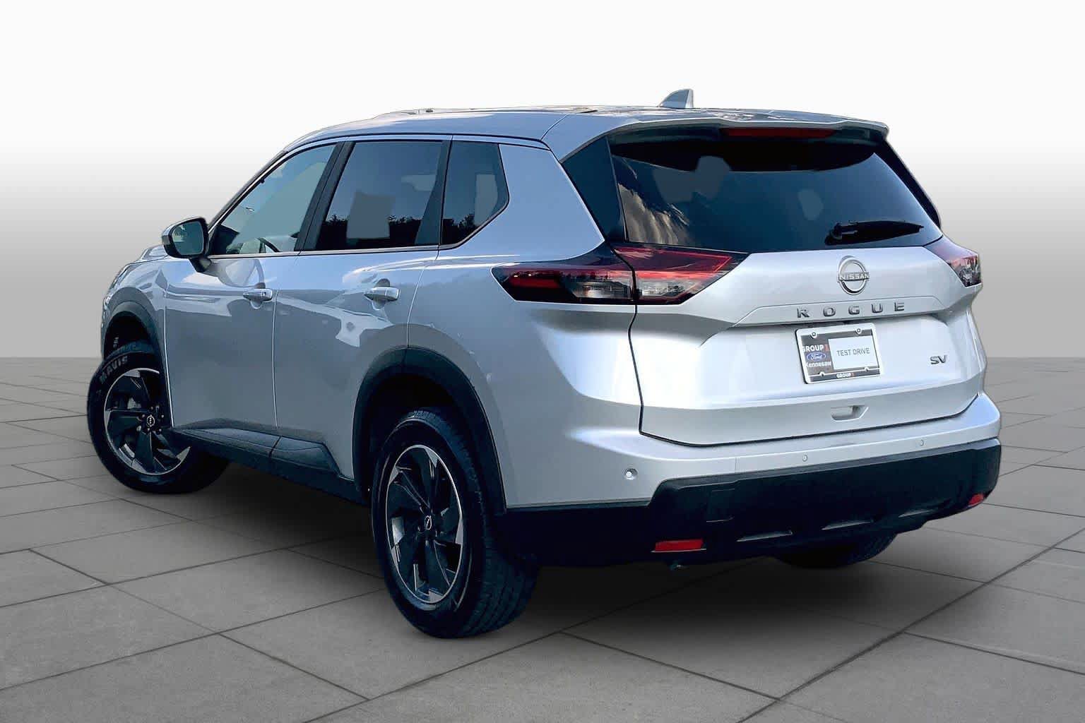 Used 2024 Nissan Rogue SV FWD image 11