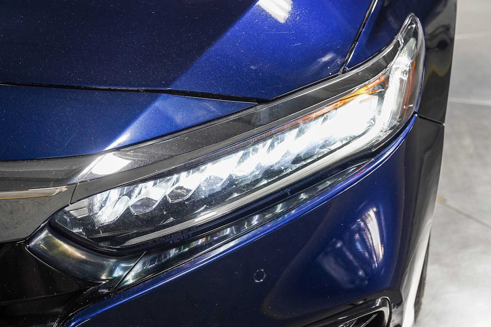 Used 2018 Honda Accord Touring image 7