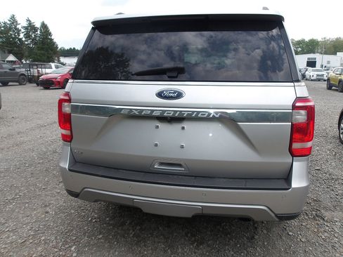 Used 2019 Ford Expedition XLT w/ Equipment Group 202A AWD/4WD image 2