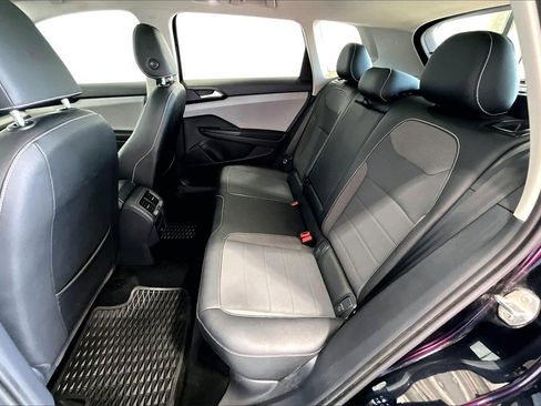 Used 2022 Volkswagen Taos SE w/ Panoramic Sunroof Package image 19