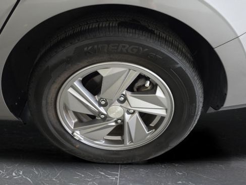 Used 2025 Hyundai Elantra SE FWD image 28