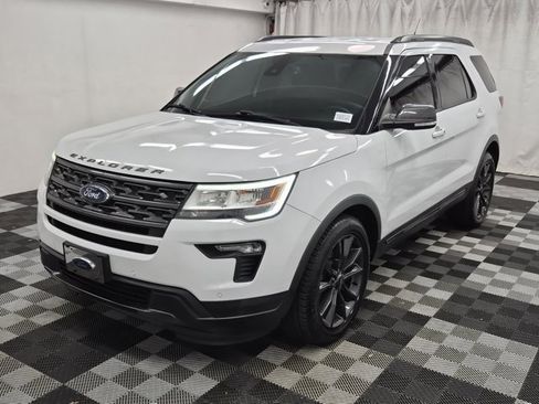 Used 2018 Ford Explorer XLT w/ Equipment Group 202A image 3