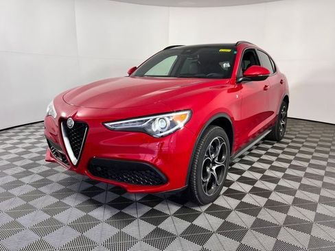 Used 2023 Alfa Romeo Stelvio Ti AWD/4WD image 2