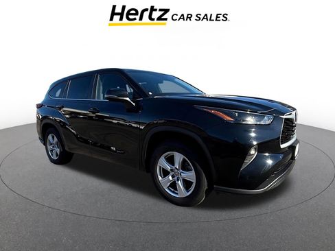 Used 2025 Toyota Highlander LE image 1