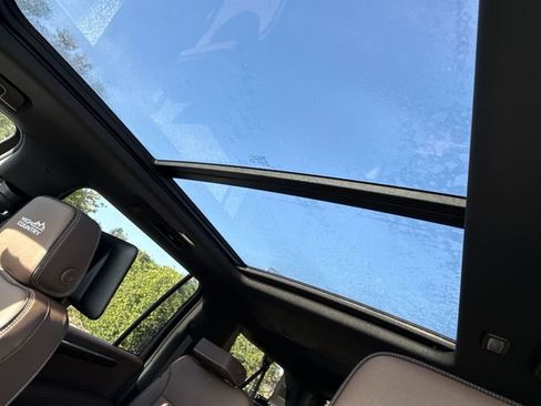 New 2025 Chevrolet Suburban High Country AWD/4WD image 22