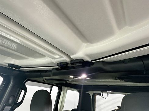 Used 2022 Jeep Wrangler Unlimited Sahara w/ Cold Weather Group image 21