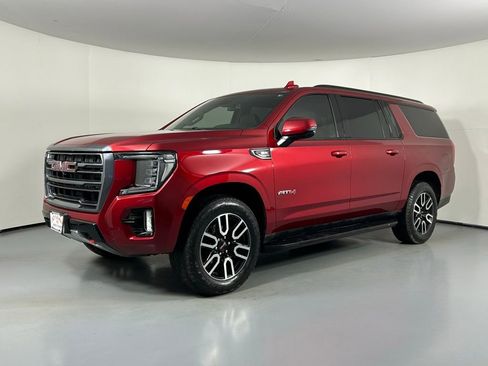 Used 2023 GMC Yukon XL AT4 w/ Technology Package image 3