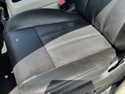 Used 2016 Chrysler Town & Country Touring w/ Driver Convenience Group FWD image 28