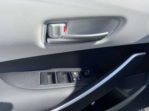 Used 2025 Toyota Corolla SE image 11