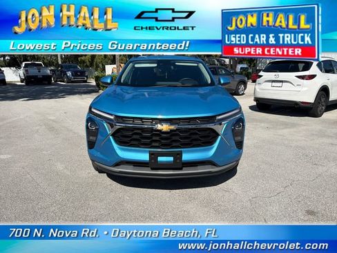 Used 2025 Chevrolet Trax LT w/ Driver Confidence Package FWD image 14