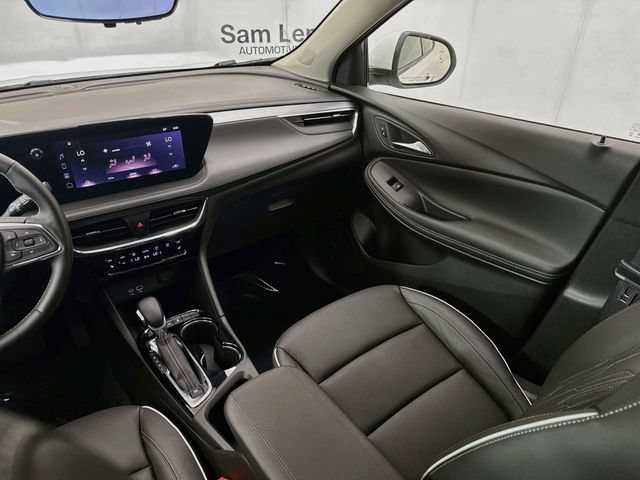 Used 2025 Buick Encore GX Avenir w/ Avenir Technology Package FWD image 24