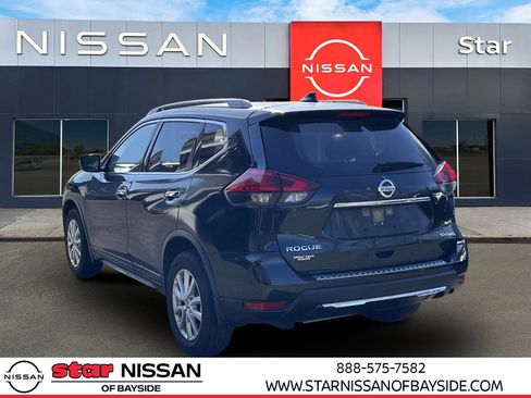 Used 2017 Nissan Rogue SV image 4