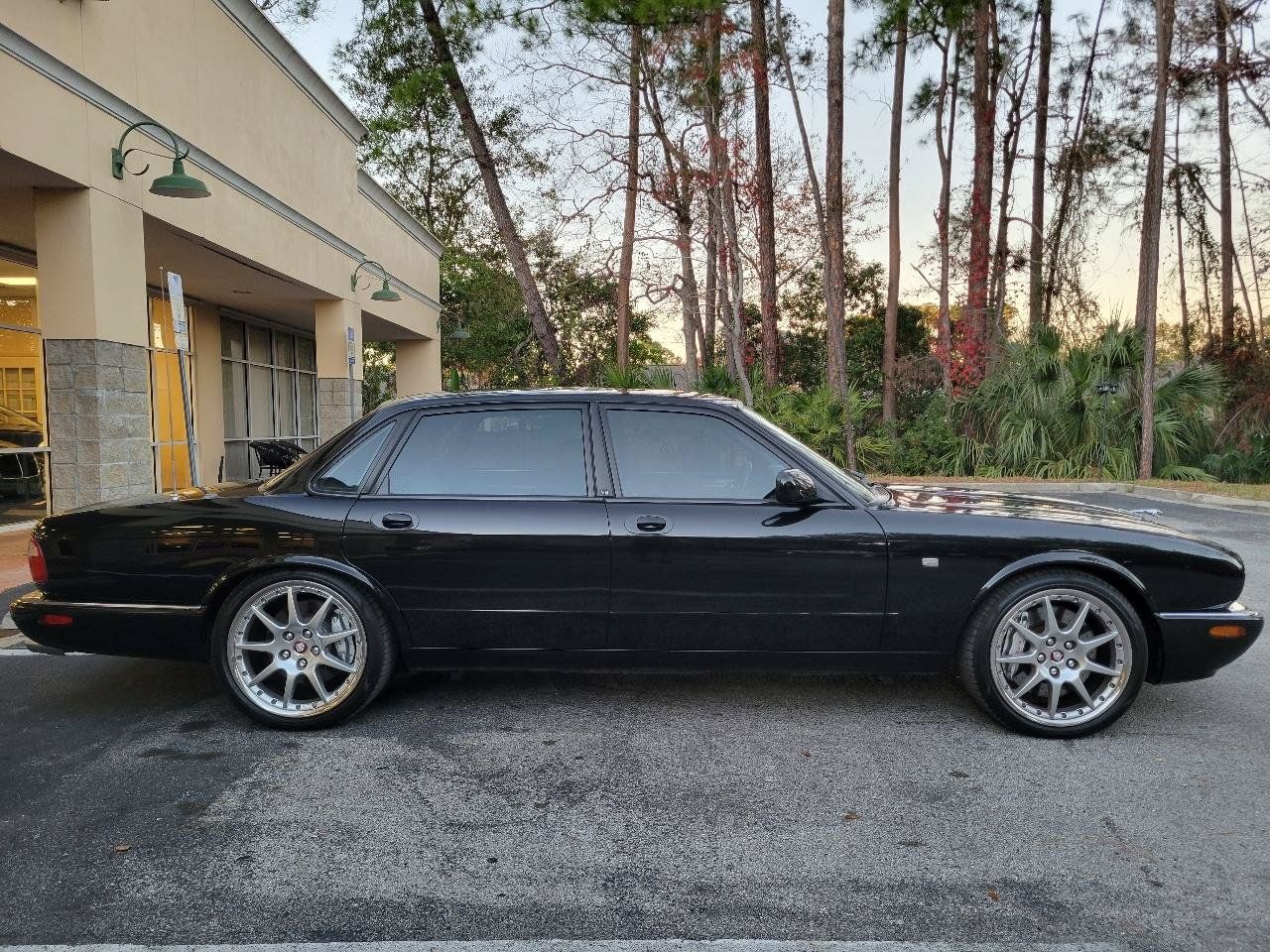 Used 2002 Jaguar XJ8 RWD image 3