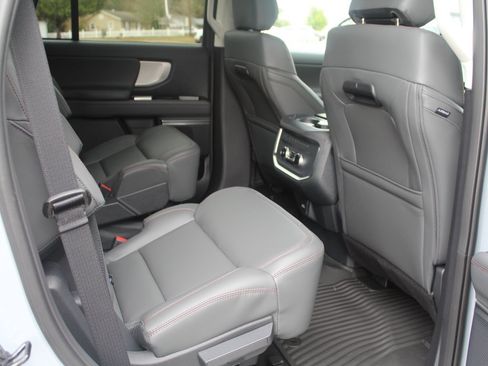 New 2025 Ford Expedition Active image 17