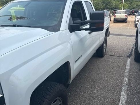 Used 2019 Chevrolet Silverado 2500 W/T AWD/4WD image 2