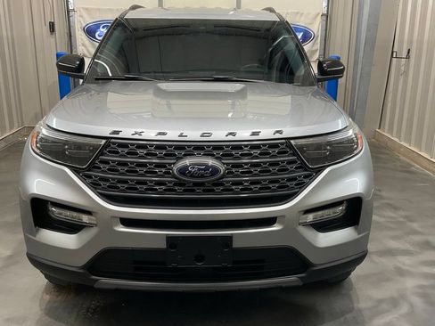 Used 2024 Ford Explorer XLT w/ Equipment Group 202A RWD image 5