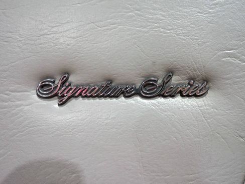 Used 1988 Lincoln Town Car Signature RWD image 27