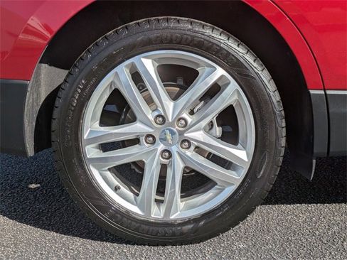 Used 2018 Chevrolet Equinox Premier image 12