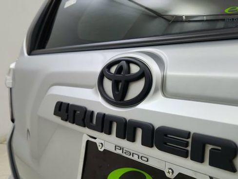 Used 2022 Toyota 4Runner SR5 AWD/4WD image 18