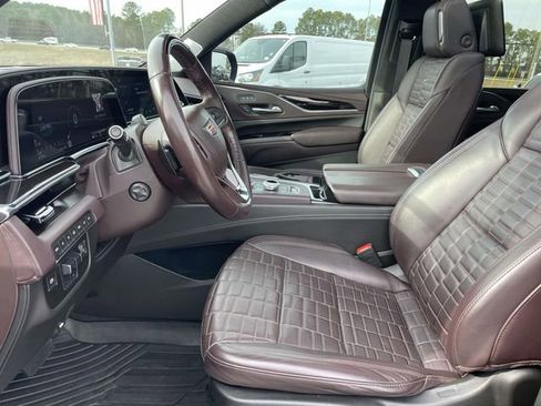 Used 2024 Cadillac Escalade ESV Premium Luxury Platinum image 17
