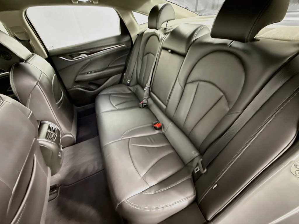 Used 2017 Buick LaCrosse Essence FWD image 24