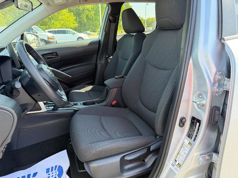 Used 2023 Toyota Corolla Cross LE FWD image 27