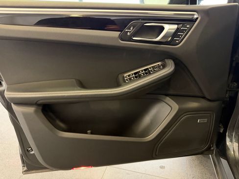 Certified 2021 Porsche Macan AWD/4WD image 15