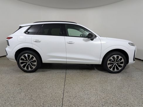 New 2026 Audi Q3 quattro 2.0T AWD/4WD image 8