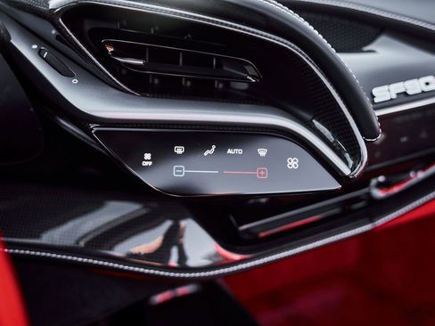 Used 2025 Ferrari SF90 Spider image 59