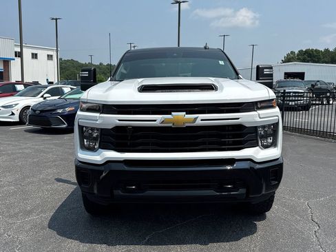 Used 2024 Chevrolet Silverado 2500 Custom w/ Custom Convenience Package AWD/4WD image 3