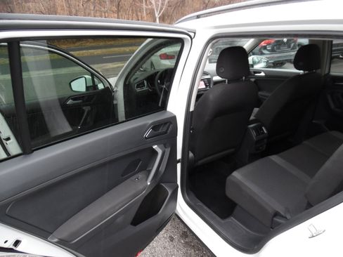 Used 2018 Volkswagen Tiguan S image 16