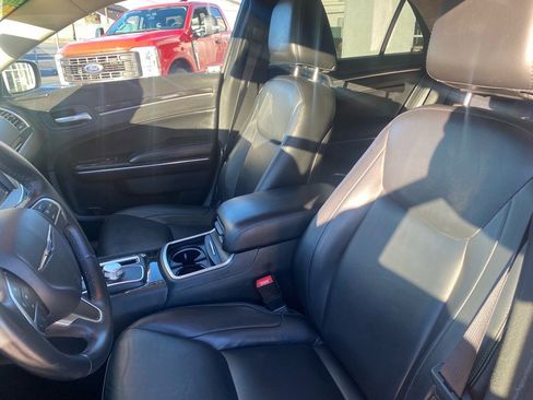 Used 2016 Chrysler 300 Limited image 20