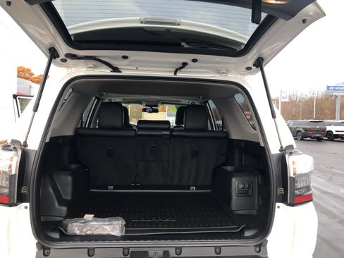 Used 2018 Toyota 4Runner TRD Off-Road Premium image 33