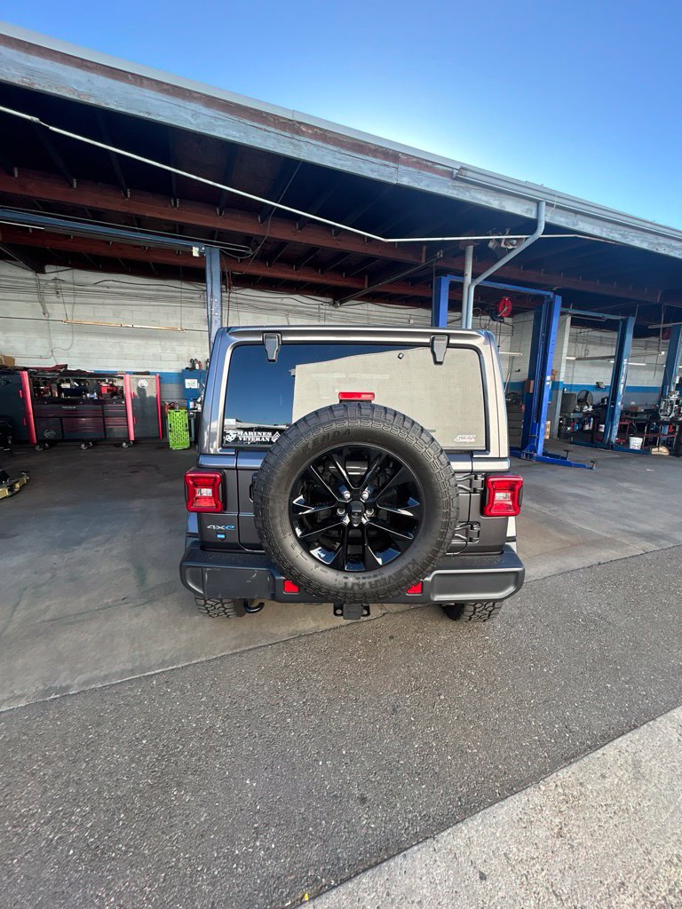 Used 2021 Jeep Wrangler Unlimited Sahara AWD/4WD image 7