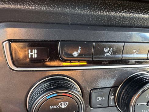 Used 2020 Volkswagen Tiguan SE w/ Panoramic Sunroof Package image 30