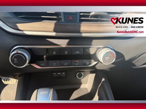 Used 2025 Nissan Altima 2.5 SV image 13