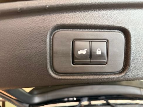Used 2025 Nissan Pathfinder SV FWD image 23