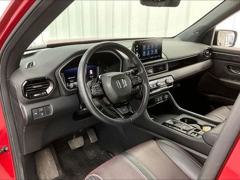 Certified 2025 Honda Pilot Black Edition image 17