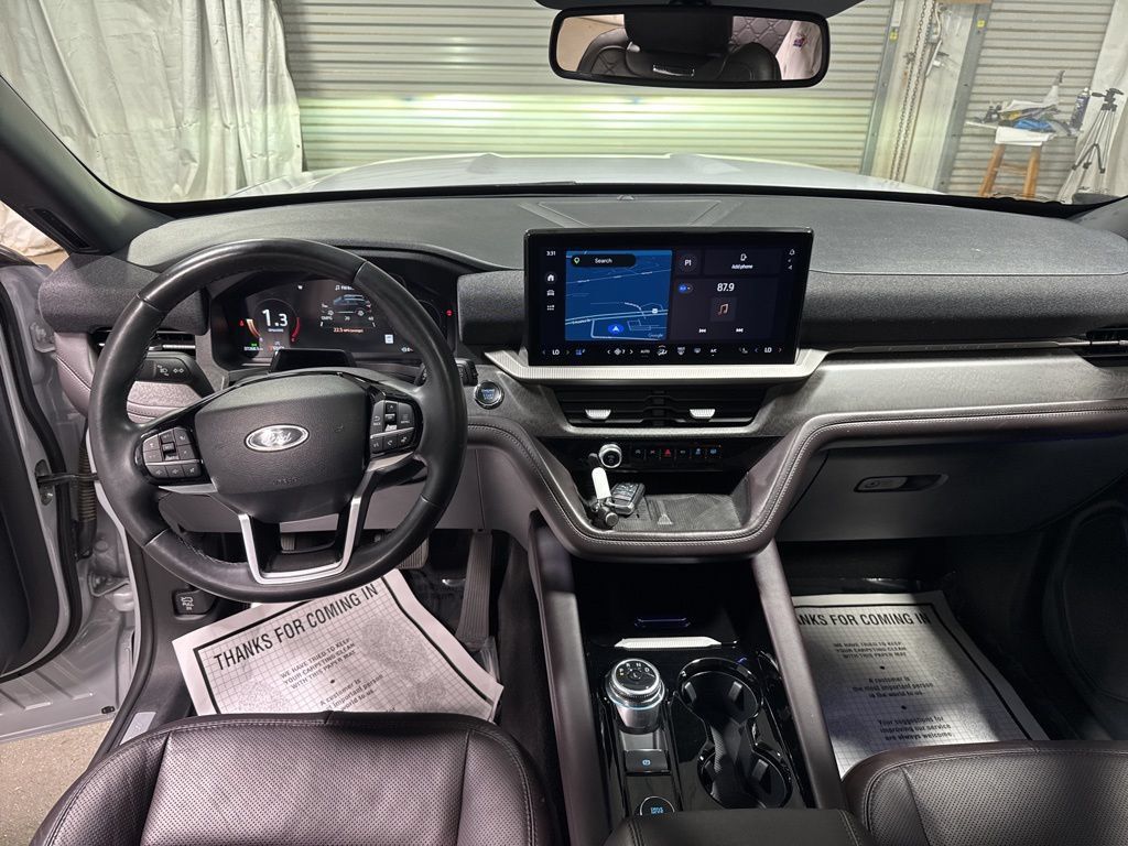 Used 2025 Ford Explorer Platinum w/ LUX Leather Package AWD/4WD image 23