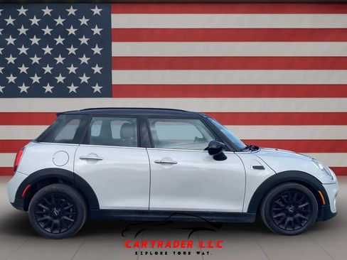 Used 2020 MINI Cooper 4-Door Hardtop w/ Storage Package FWD image 2