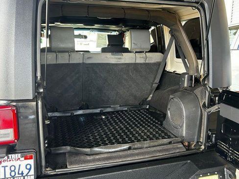 Used 2009 Jeep Wrangler Unlimited Rubicon w/ Dual Top Group AWD/4WD image 23