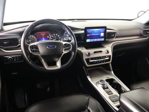 Used 2021 Ford Explorer XLT w/ Equipment Group 202A RWD image 2