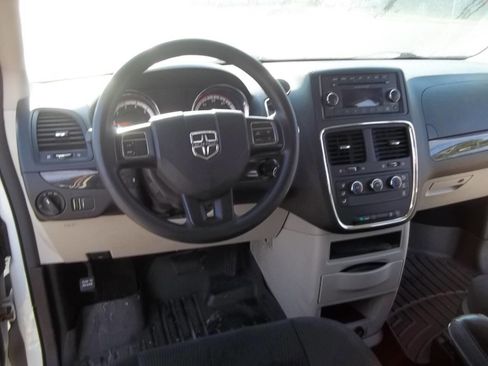Used 2016 Dodge Grand Caravan American Value Package image 9