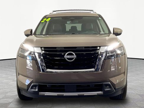 Used 2024 Nissan Pathfinder Platinum w/ Cargo Package AWD/4WD image 2