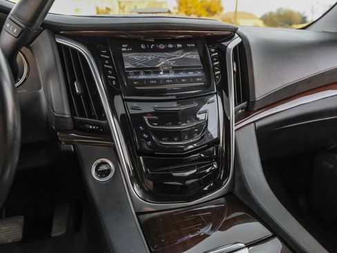 Used 2020 Cadillac Escalade ESV Luxury w/ Escalade Sport Edition image 22